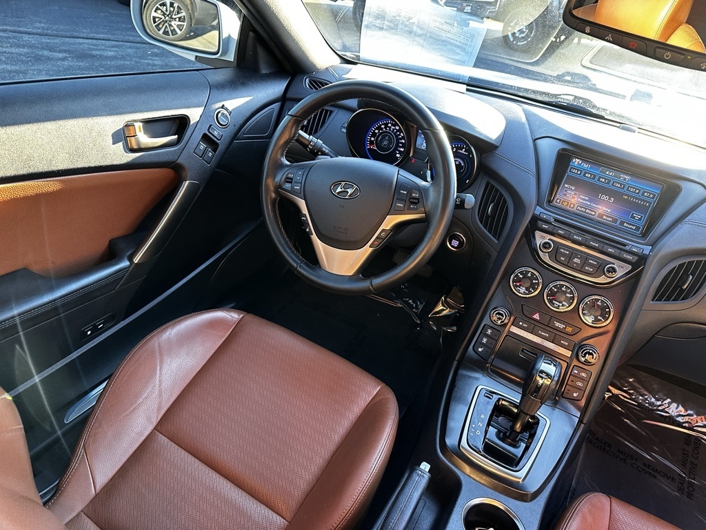 Hyundai Genesis Coupe 2dr V6 3.8L Auto Grand Touring w/Tan Lth 2013