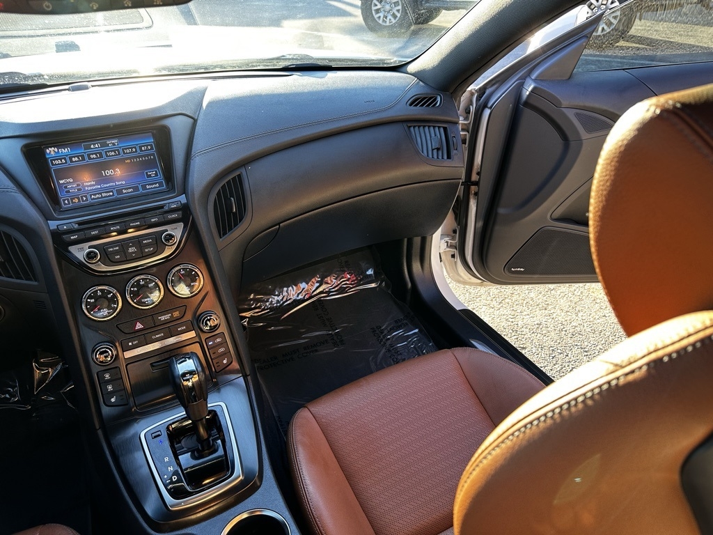 Hyundai Genesis Coupe 2dr V6 3.8L Auto Grand Touring w/Tan Lth 2013