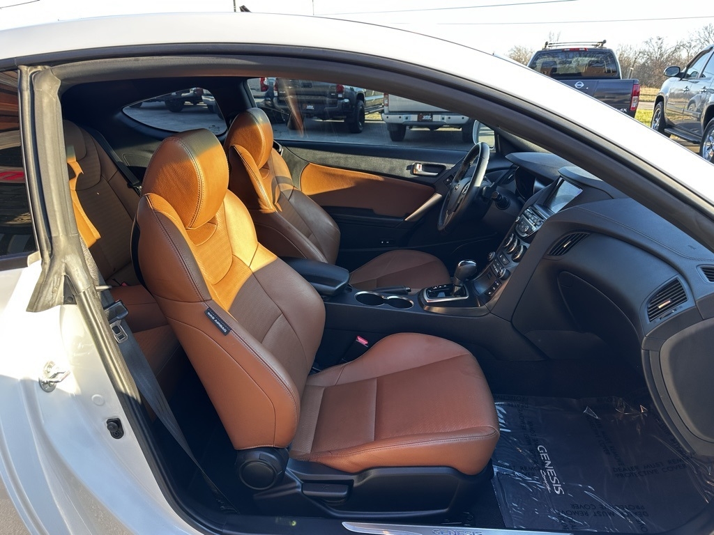 Hyundai Genesis Coupe 2dr V6 3.8L Auto Grand Touring w/Tan Lth 2013