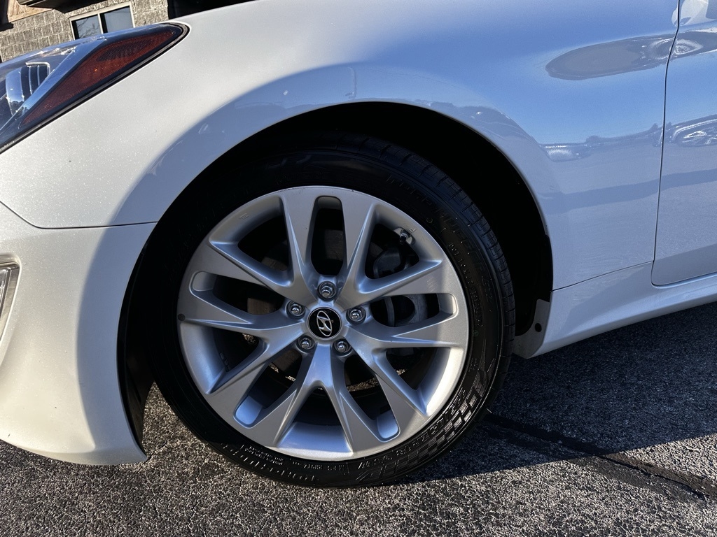 Hyundai Genesis Coupe 2dr V6 3.8L Auto Grand Touring w/Tan Lth 2013