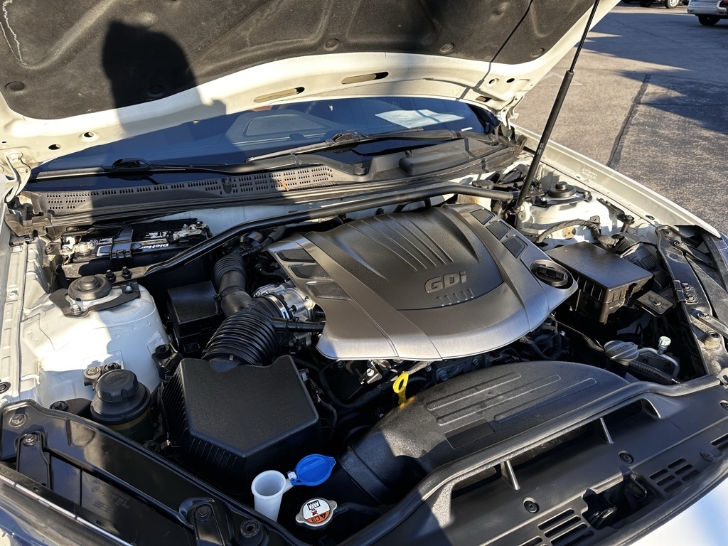 Hyundai Genesis Coupe 2dr V6 3.8L Auto Grand Touring w/Tan Lth 2013