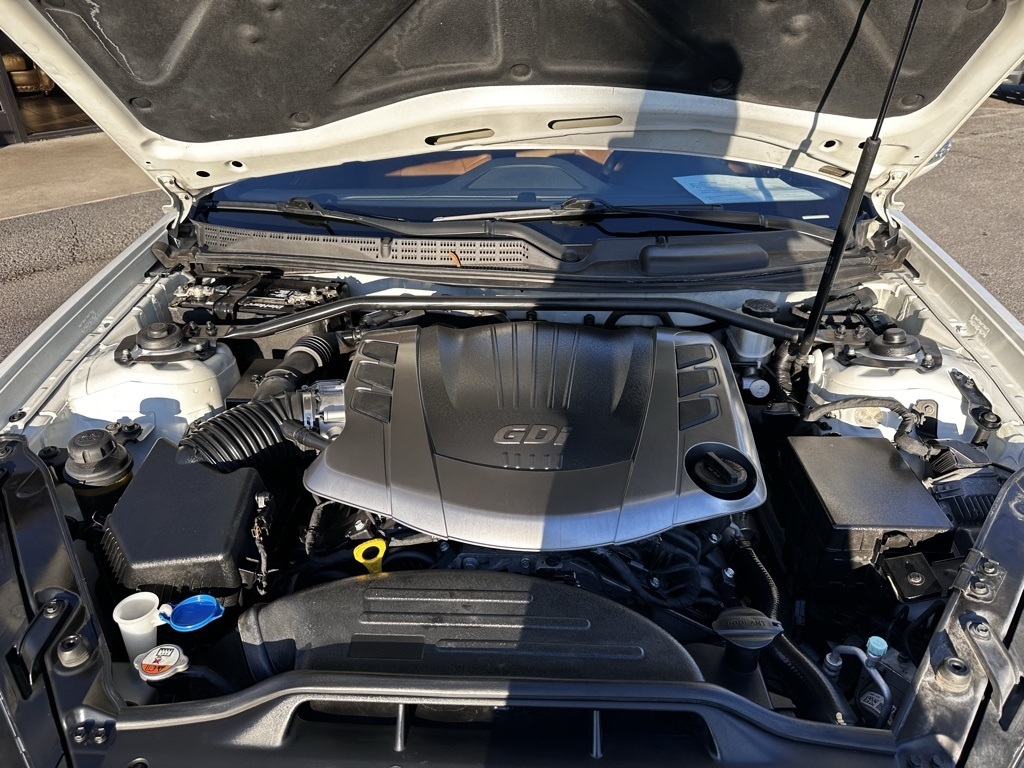 Hyundai Genesis Coupe 2dr V6 3.8L Auto Grand Touring w/Tan Lth 2013