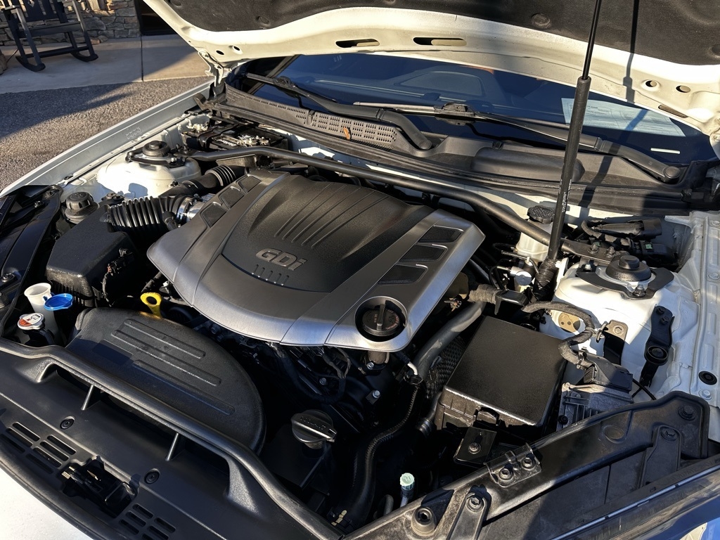 Hyundai Genesis Coupe 2dr V6 3.8L Auto Grand Touring w/Tan Lth 2013