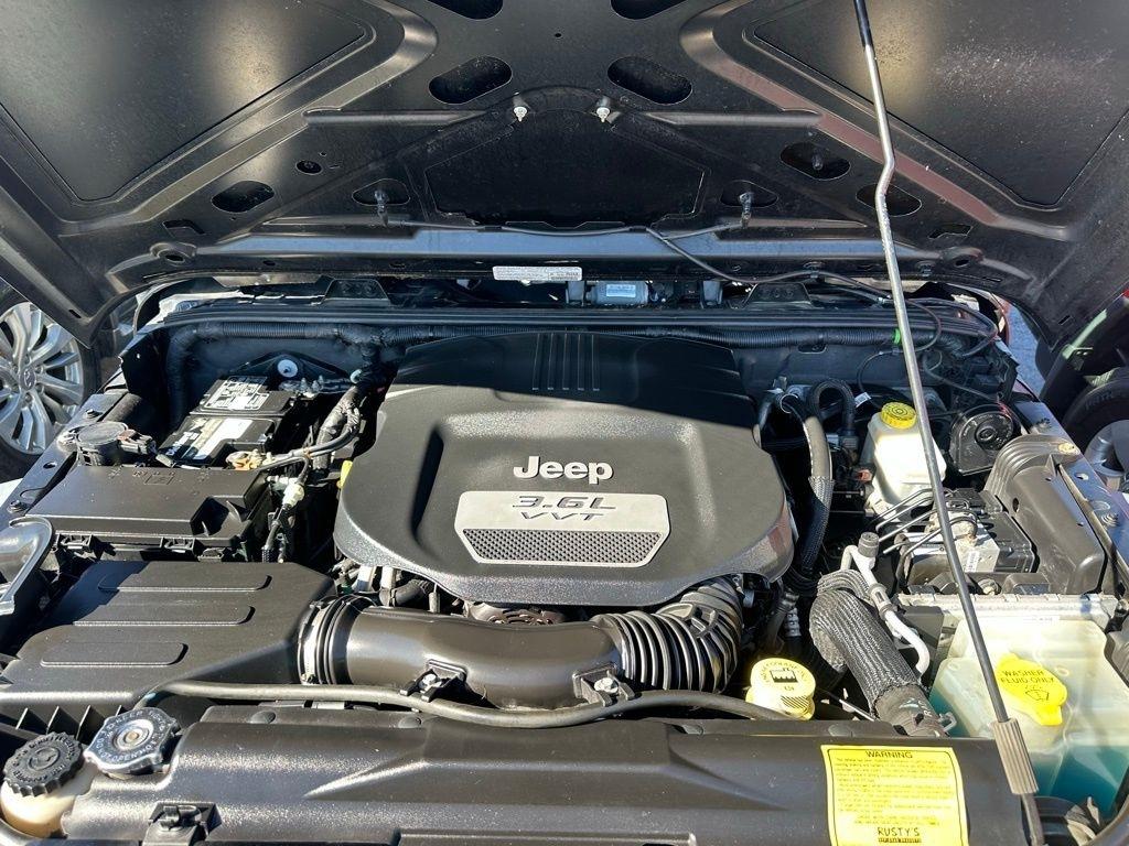 Jeep Wrangler Unlimited 4WD 4dr Sport 2013