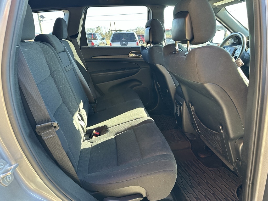 Jeep Grand Cherokee RWD 4dr Laredo 2015