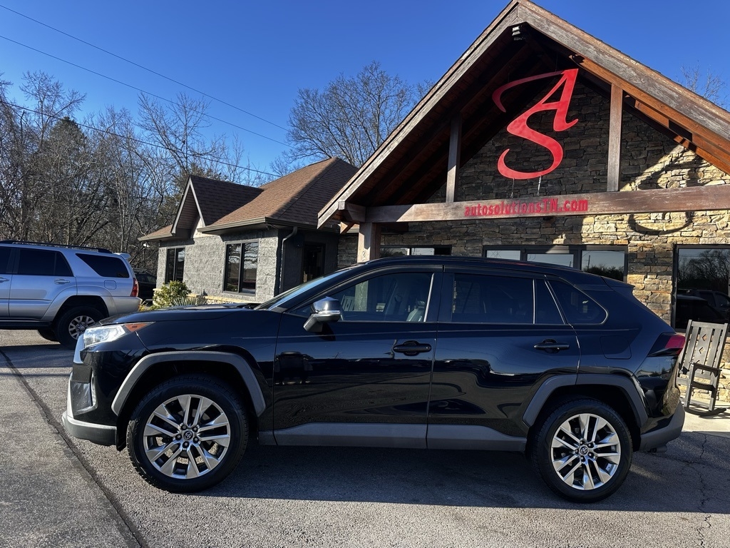 Toyota RAV4 XLE Premium FWD (Natl) 2019