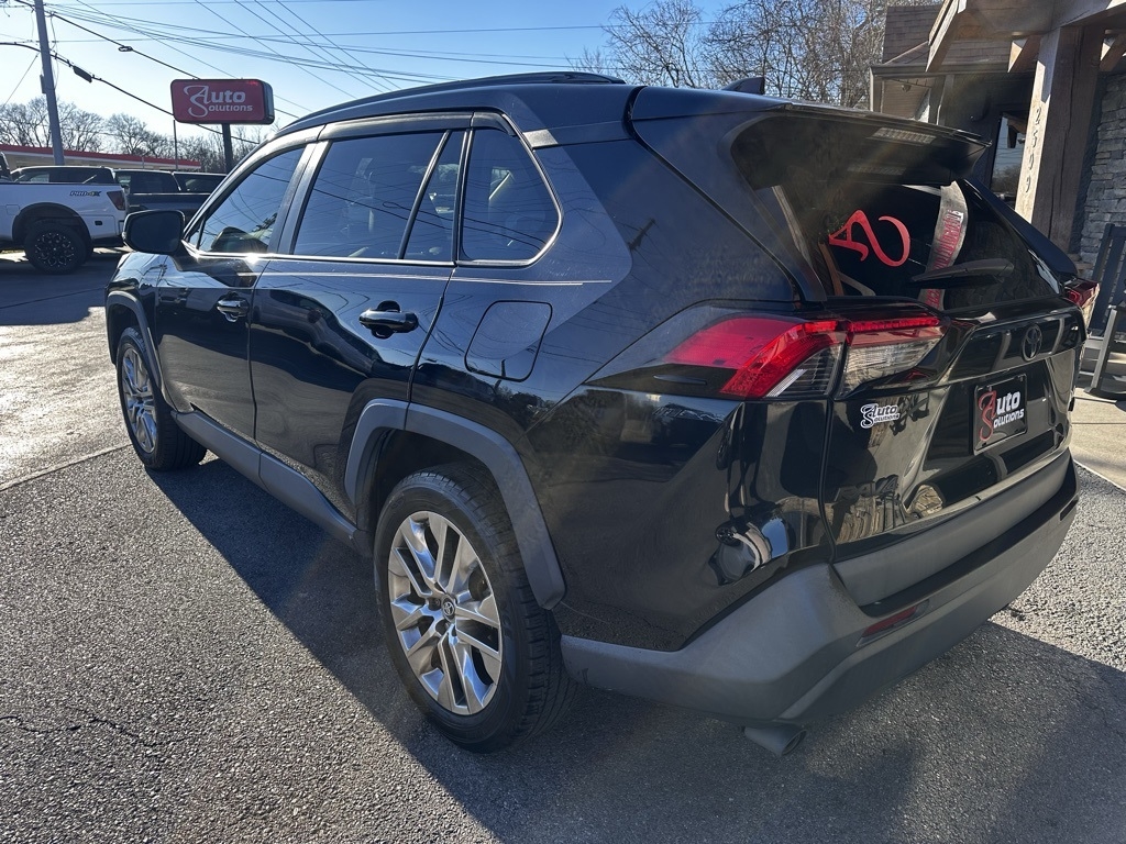 Toyota RAV4 XLE Premium FWD (Natl) 2019