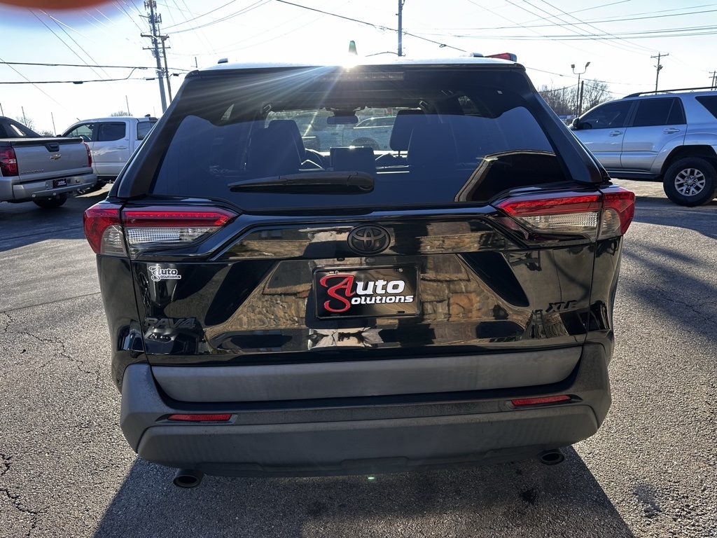 Toyota RAV4 XLE Premium FWD (Natl) 2019