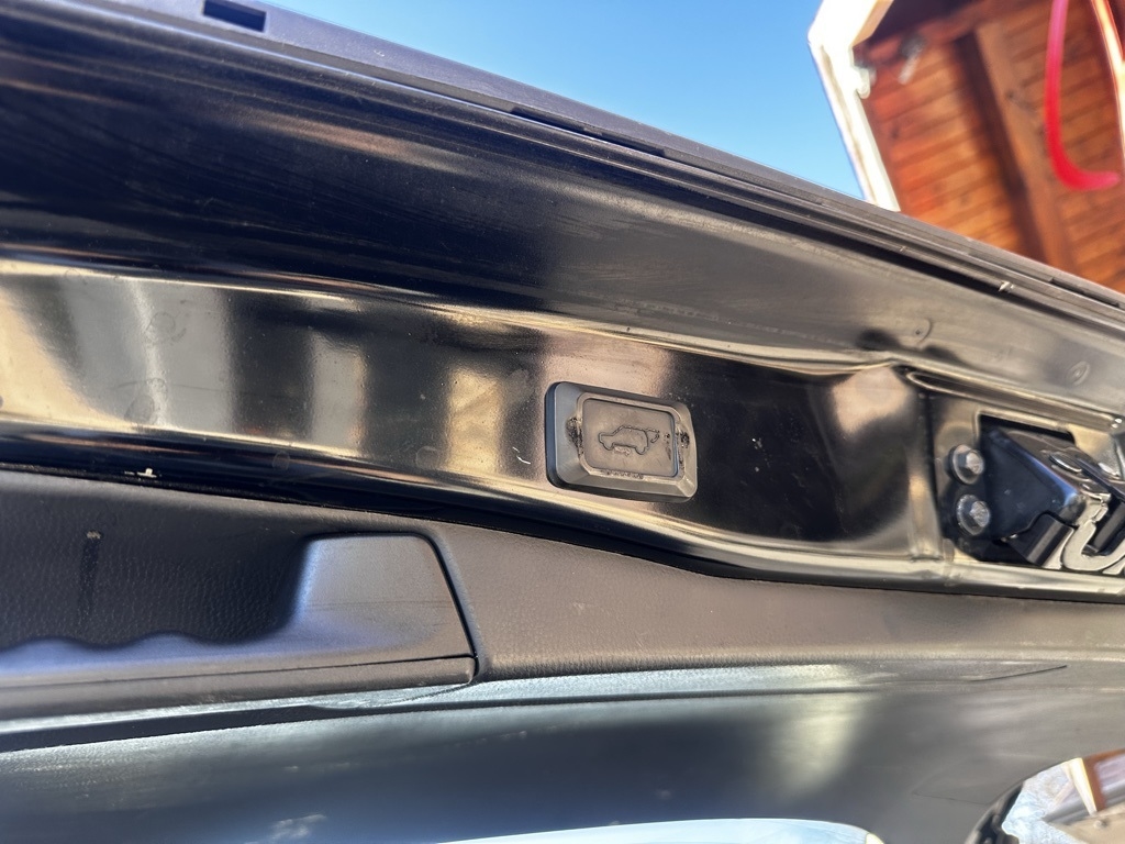 Toyota RAV4 XLE Premium FWD (Natl) 2019