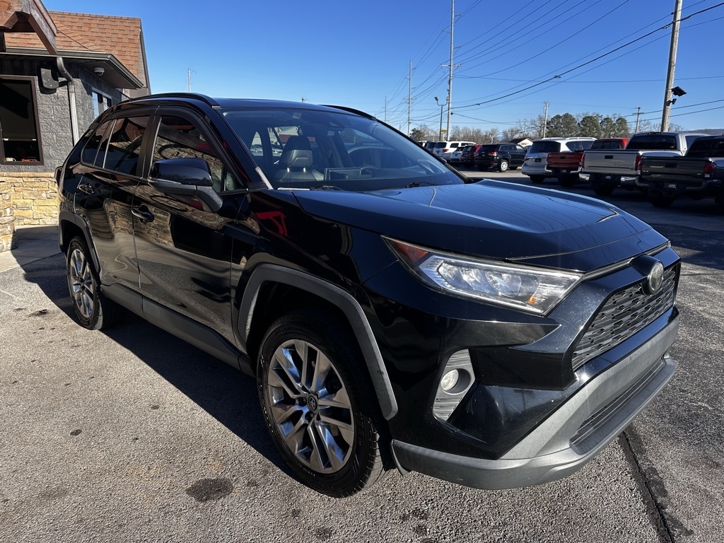 Toyota RAV4 XLE Premium FWD (Natl) 2019