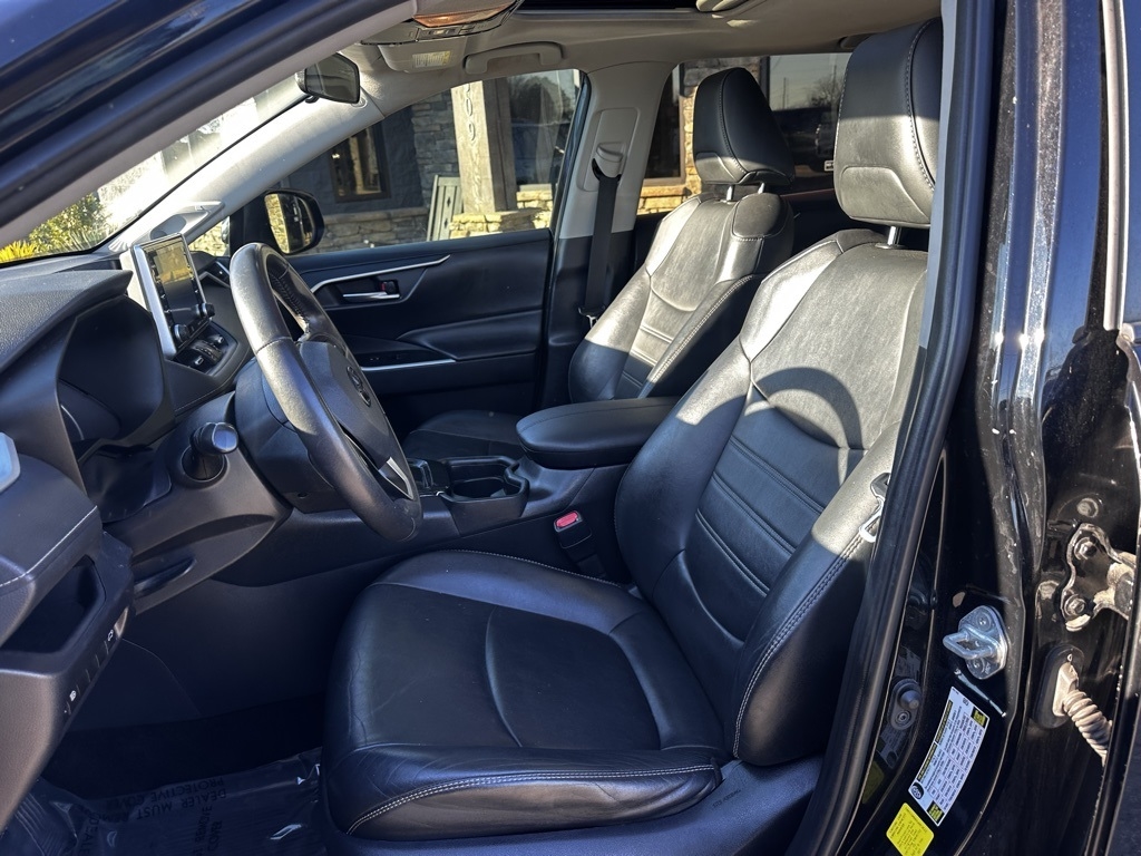 Toyota RAV4 XLE Premium FWD (Natl) 2019