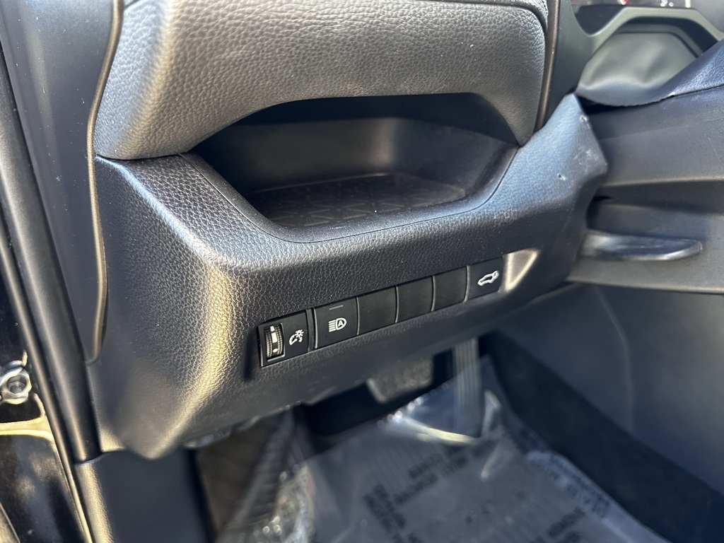 Toyota RAV4 XLE Premium FWD (Natl) 2019