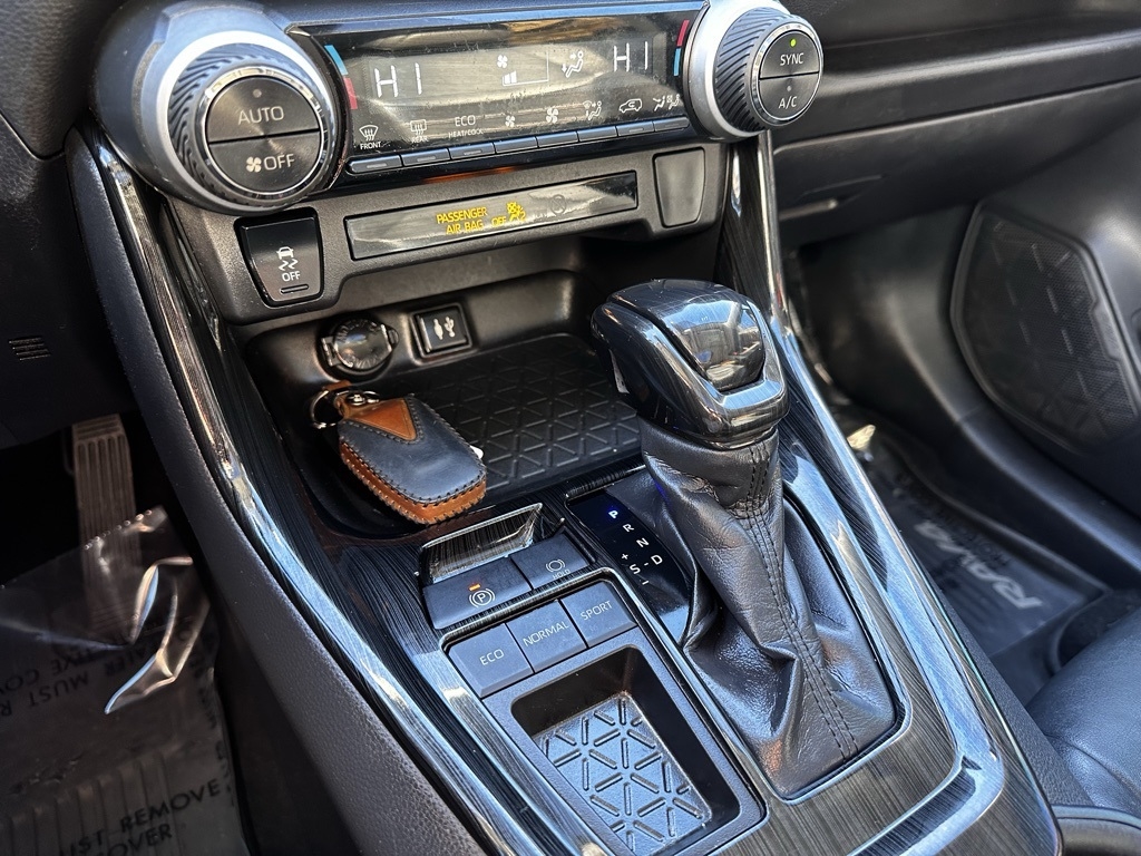 Toyota RAV4 XLE Premium FWD (Natl) 2019