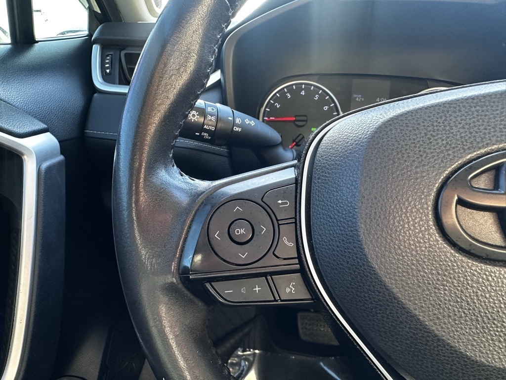 Toyota RAV4 XLE Premium FWD (Natl) 2019