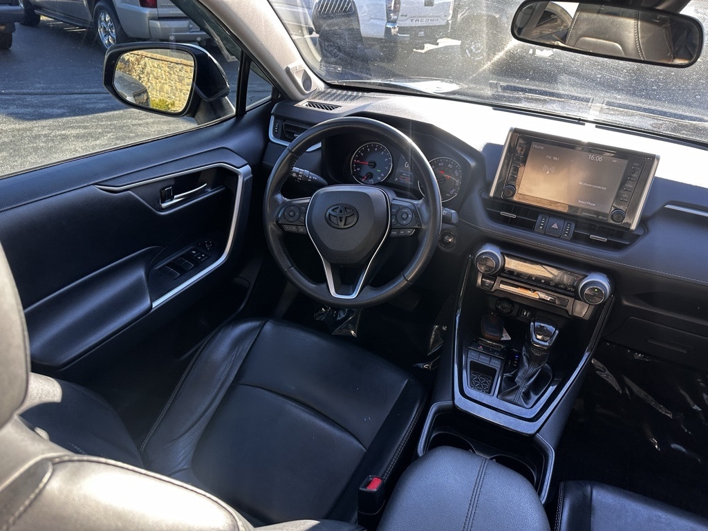 Toyota RAV4 XLE Premium FWD (Natl) 2019