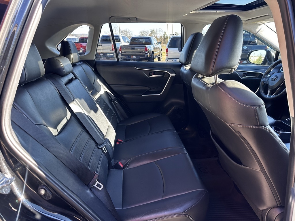 Toyota RAV4 XLE Premium FWD (Natl) 2019