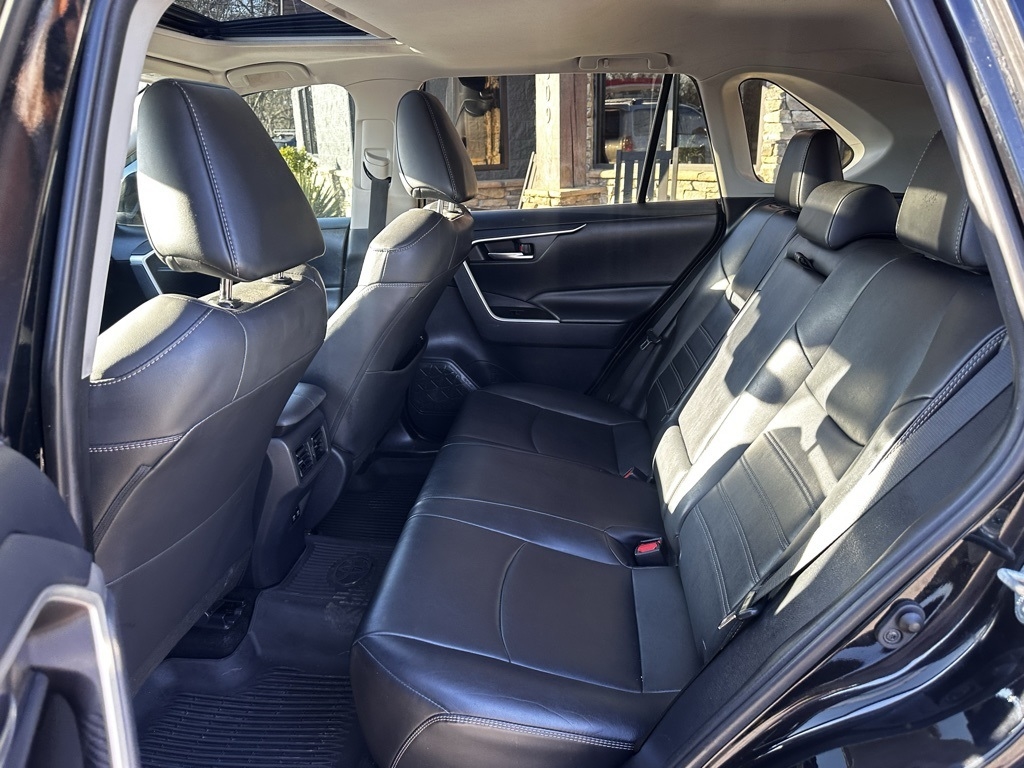 Toyota RAV4 XLE Premium FWD (Natl) 2019