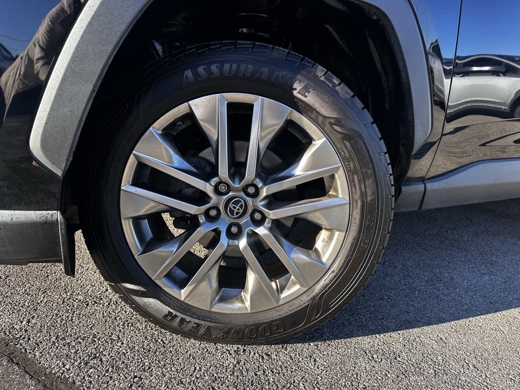 Toyota RAV4 XLE Premium FWD (Natl) 2019