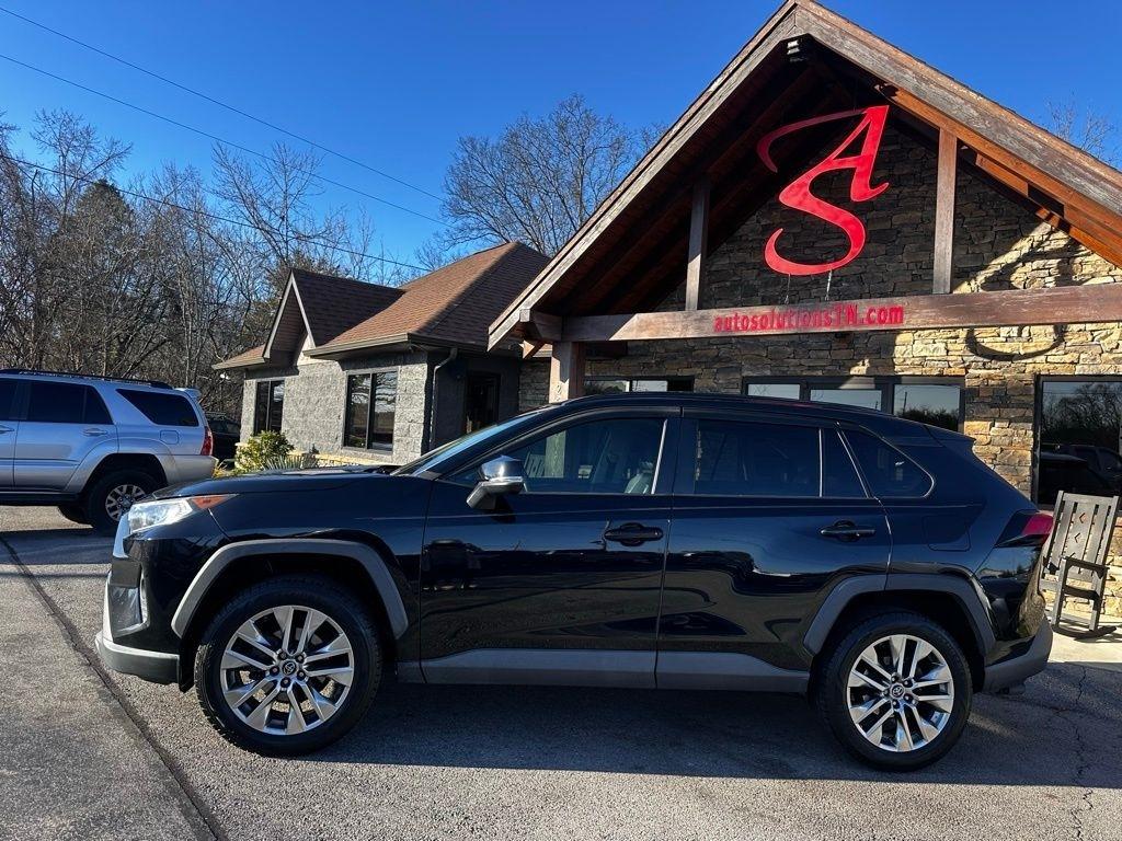 Toyota RAV4 XLE Premium FWD (Natl) 2019