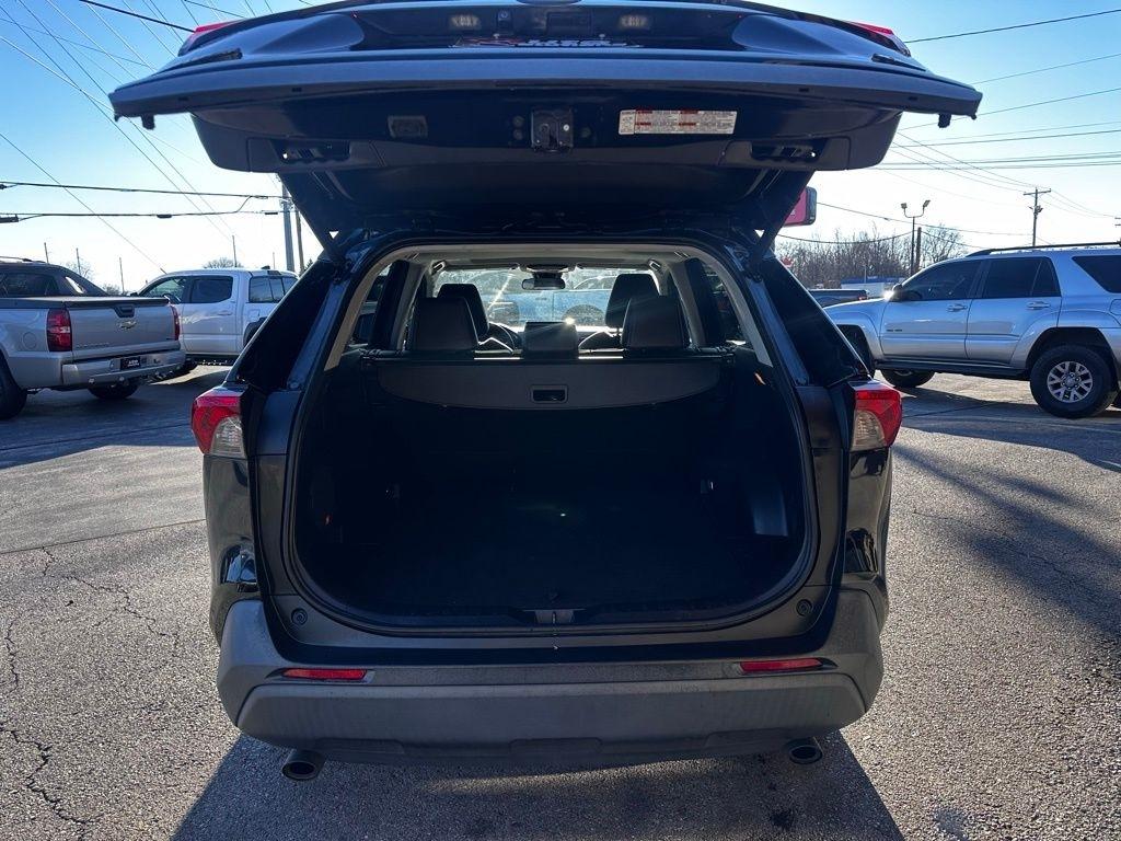 Toyota RAV4 XLE Premium FWD (Natl) 2019