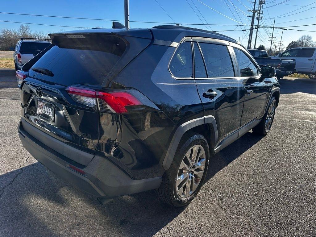 Toyota RAV4 XLE Premium FWD (Natl) 2019