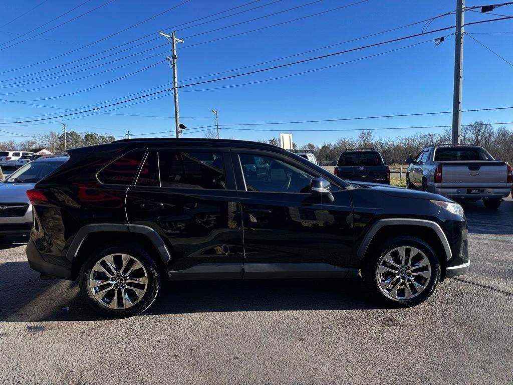 Toyota RAV4 XLE Premium FWD (Natl) 2019