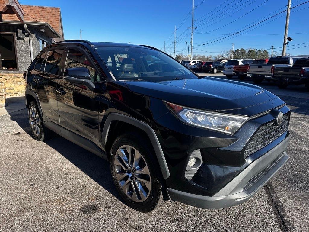 Toyota RAV4 XLE Premium FWD (Natl) 2019