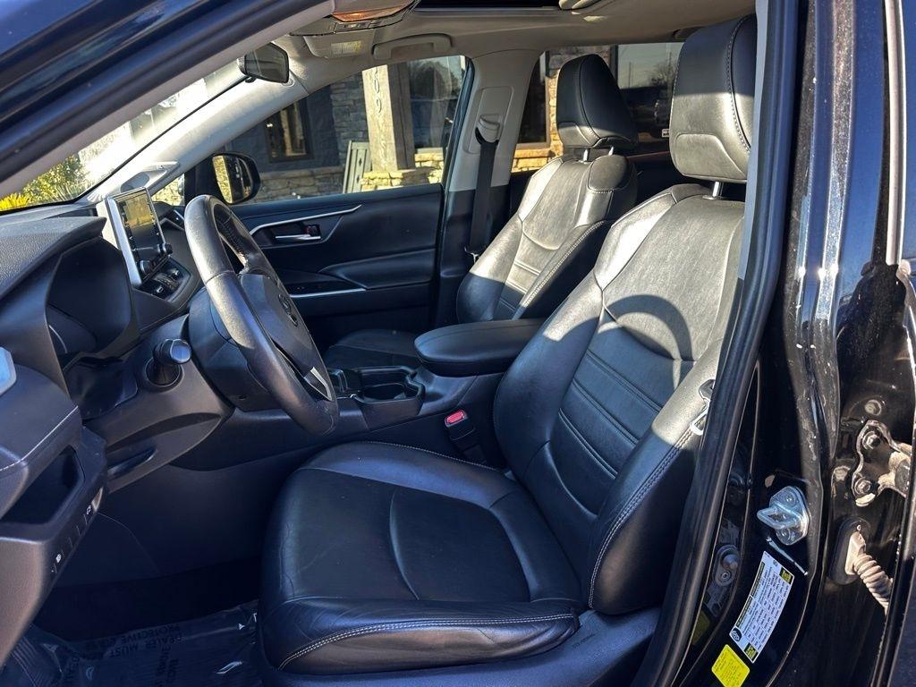 Toyota RAV4 XLE Premium FWD (Natl) 2019