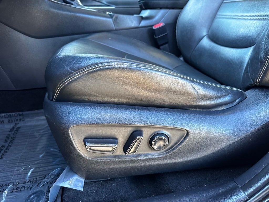 Toyota RAV4 XLE Premium FWD (Natl) 2019