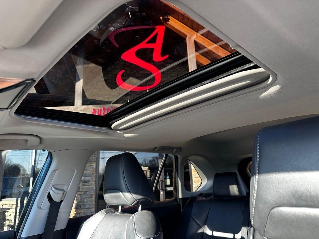 Toyota RAV4 XLE Premium FWD (Natl) 2019