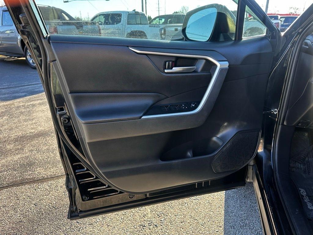 Toyota RAV4 XLE Premium FWD (Natl) 2019