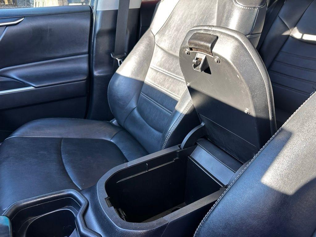 Toyota RAV4 XLE Premium FWD (Natl) 2019