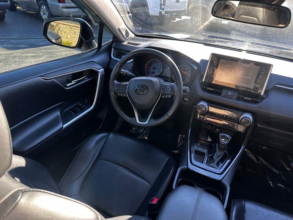 Toyota RAV4 XLE Premium FWD (Natl) 2019
