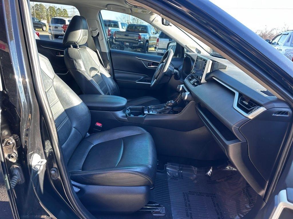 Toyota RAV4 XLE Premium FWD (Natl) 2019