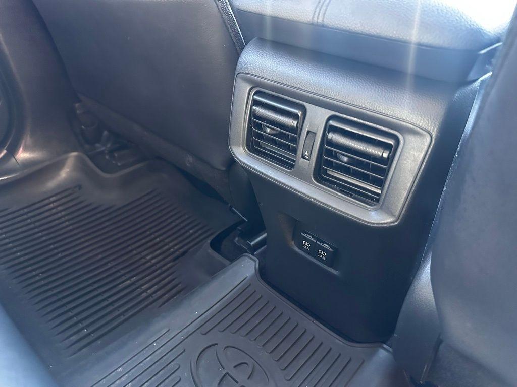 Toyota RAV4 XLE Premium FWD (Natl) 2019