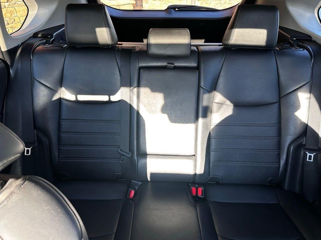 Toyota RAV4 XLE Premium FWD (Natl) 2019