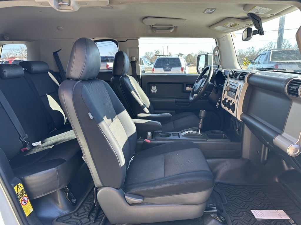 Toyota FJ Cruiser RWD 4dr Auto (Natl) 2010