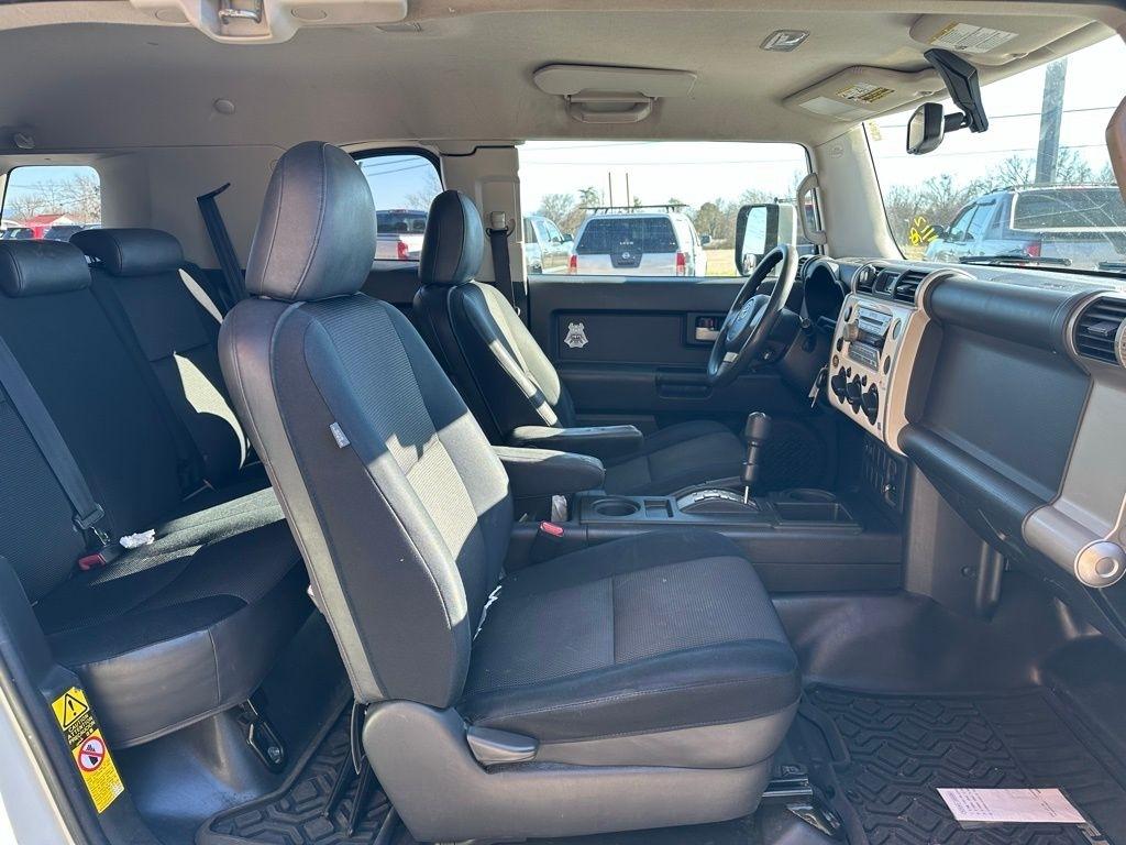 Toyota FJ Cruiser RWD 4dr Auto (Natl) 2010