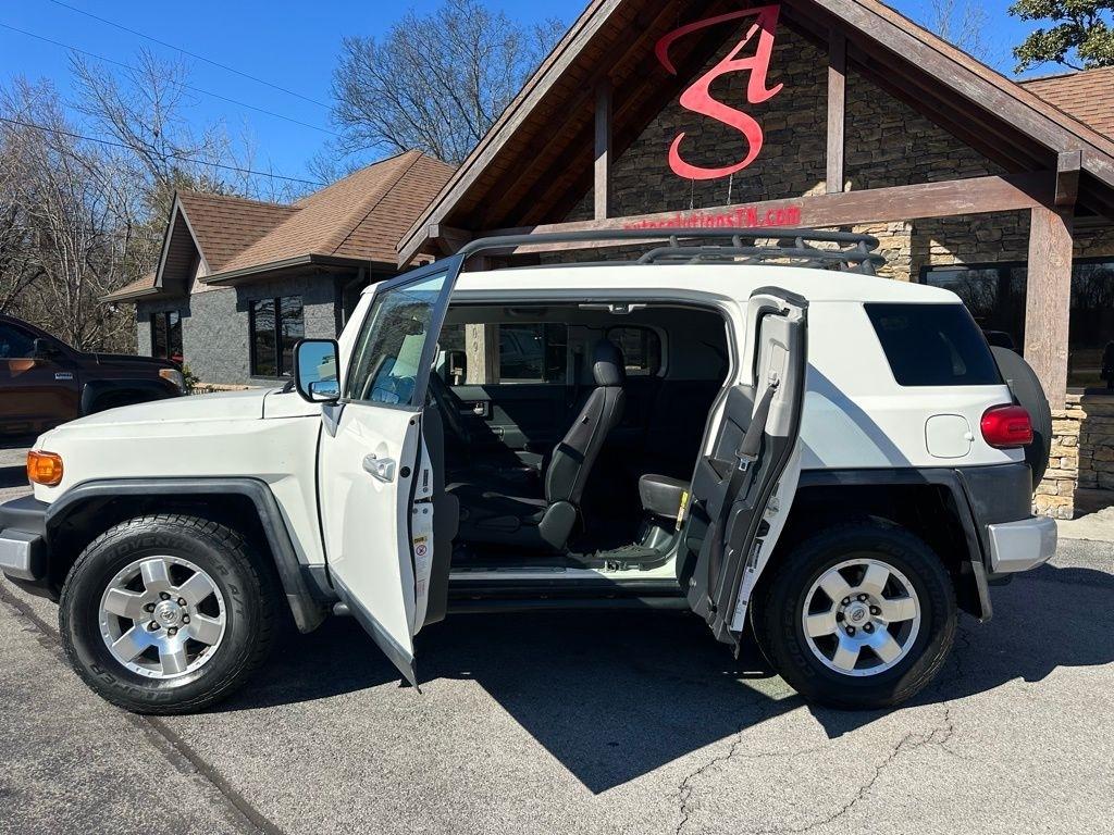 Toyota FJ Cruiser RWD 4dr Auto (Natl) 2010