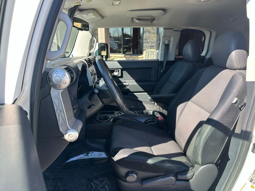 Toyota FJ Cruiser RWD 4dr Auto (Natl) 2010