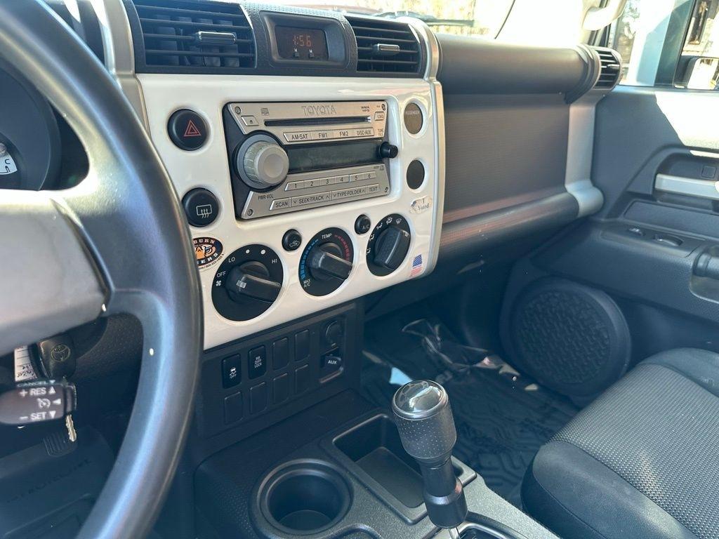 Toyota FJ Cruiser RWD 4dr Auto (Natl) 2010