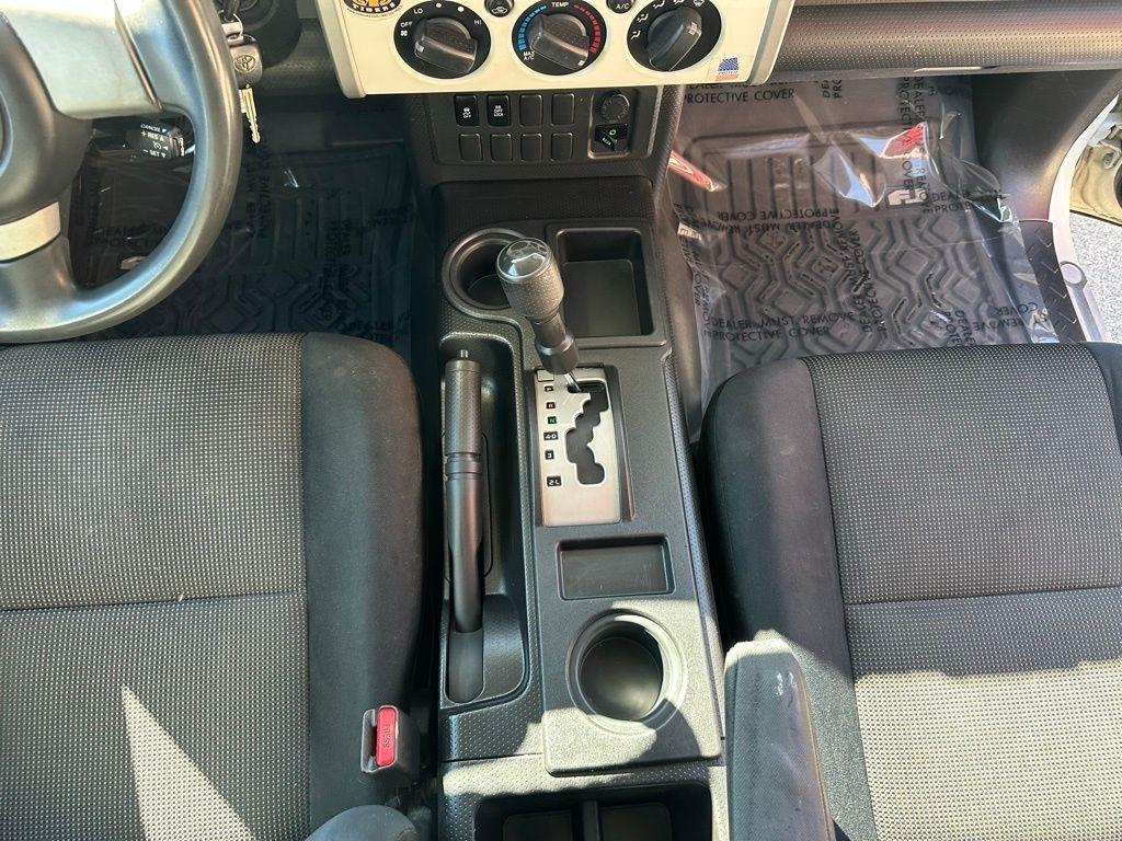 Toyota FJ Cruiser RWD 4dr Auto (Natl) 2010