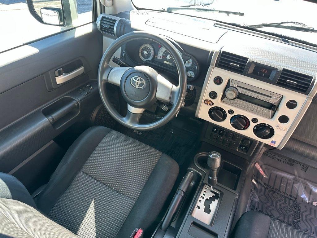 Toyota FJ Cruiser RWD 4dr Auto (Natl) 2010