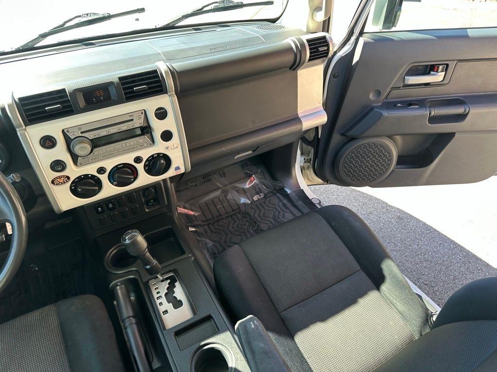 Toyota FJ Cruiser RWD 4dr Auto (Natl) 2010