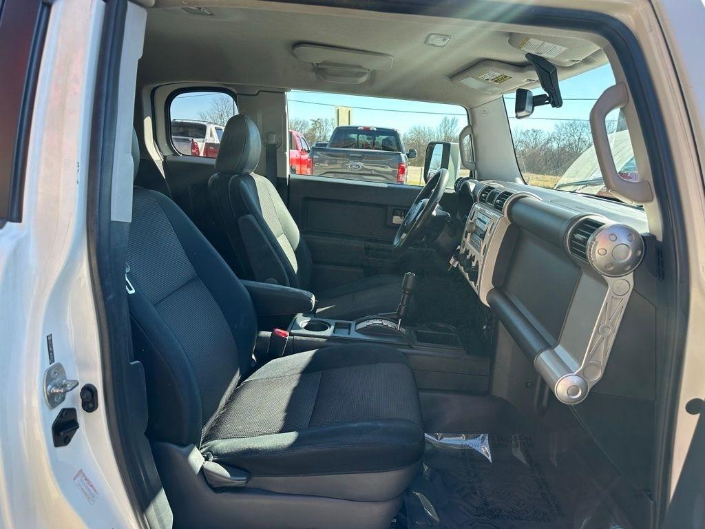 Toyota FJ Cruiser RWD 4dr Auto (Natl) 2010