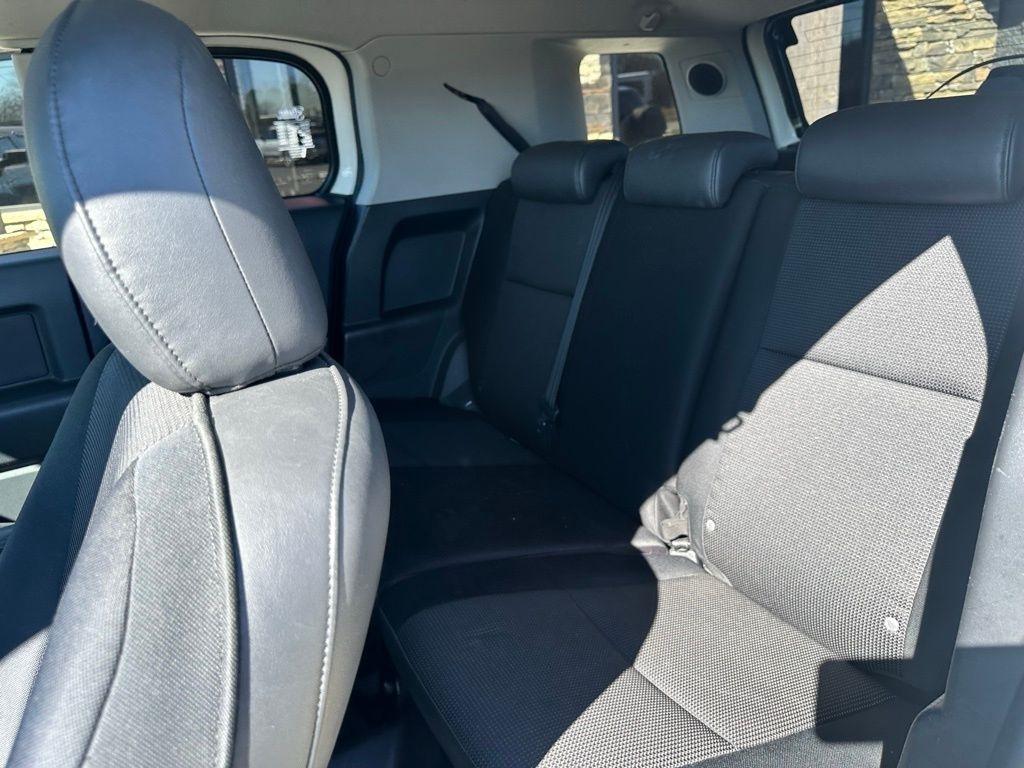 Toyota FJ Cruiser RWD 4dr Auto (Natl) 2010