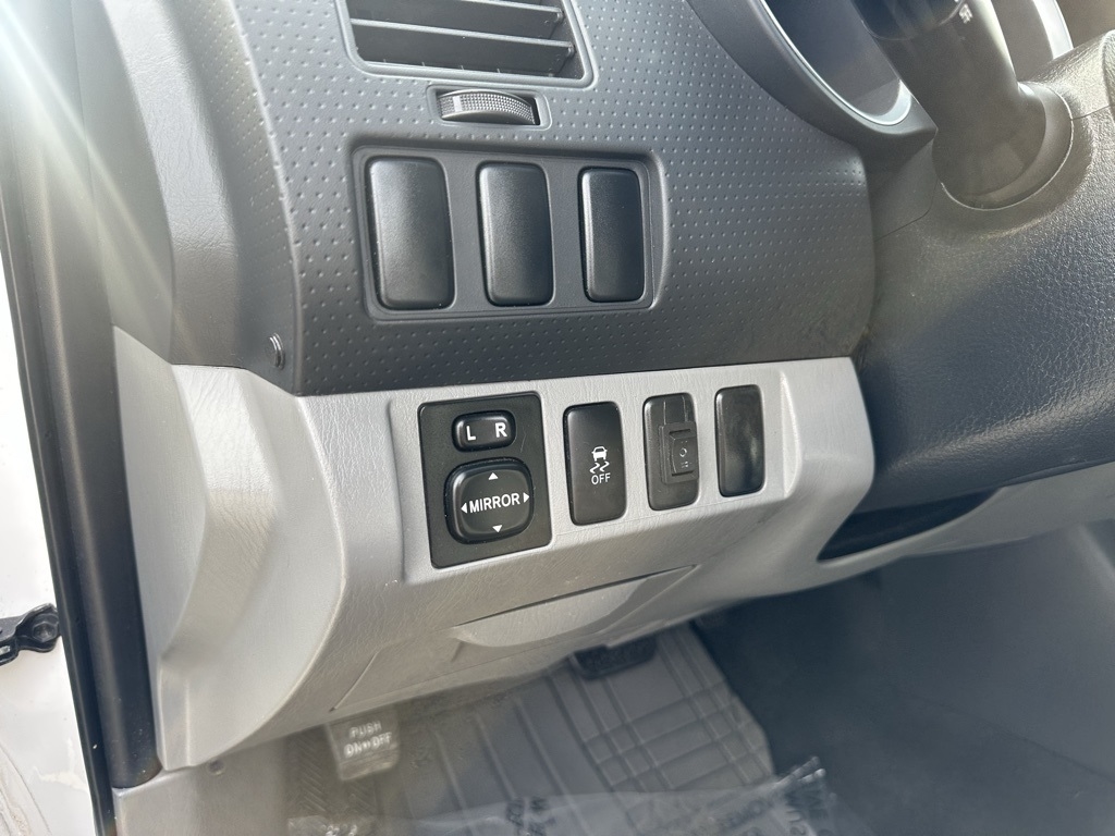 Toyota Tacoma 2WD Double Cab V6 AT PreRunner (Natl) 2013