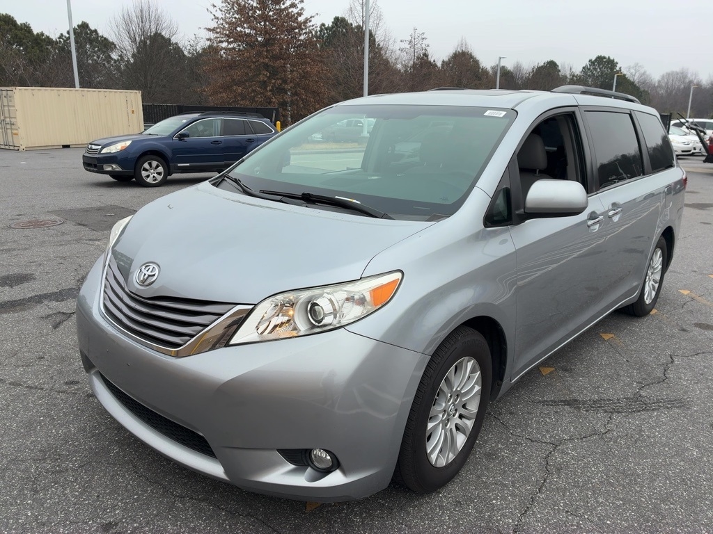 Toyota Sienna XLE Auto Access Seat FWD 7-Passenger (Natl) 2017
