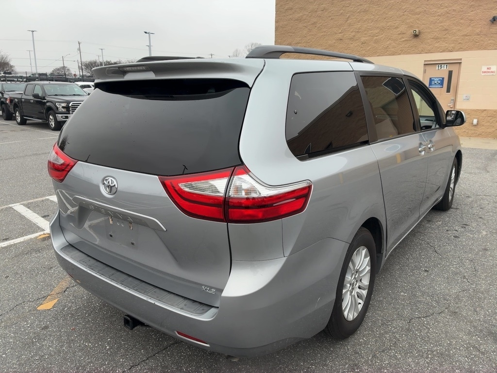 Toyota Sienna XLE Auto Access Seat FWD 7-Passenger (Natl) 2017