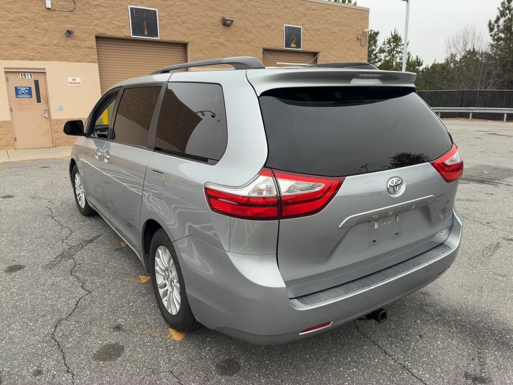 Toyota Sienna XLE Auto Access Seat FWD 7-Passenger (Natl) 2017